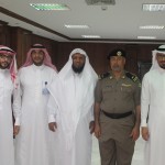 مدير التعليم يكرم الحارس الدحمسي على العمل التربوي المتميز
