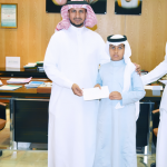 الدكتور عسيري الأحوس يكرم المزيد من الطلاب المشاركين في حفل الأمن والسلامة “سلامتنا  منهج وسلوك ” بتعليم صبيا