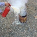 روضة براعم الرس تدرب اطفالها على الاخلاء والاطفاء