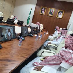 أعضاء لجنة نقل الحراس بإدارة الأمن والسلامة المدرسية بتعليم تعقد إجتماعها