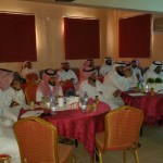 المساعدة بالطائف و إحدى المشرفات تقيمان ورشة عمل لقائدات المدارس و مسؤولات السلامة بمكتب رنية
