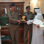 نيابة عن المدير العام الأستاذ / سلطان الطلحي . يكرم النقيب / عمر الزهراني .