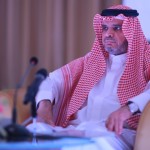 مديرالامن المدرسي بالمجمعة يتولى مهام الحراسة بدلا عن احد الحراس