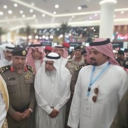 معالي محافظ الطائف في زيارة لركن التعليم بمعرض اليوم العالمي للدفاع المدني تحت شعار ( السلامة أولاً )